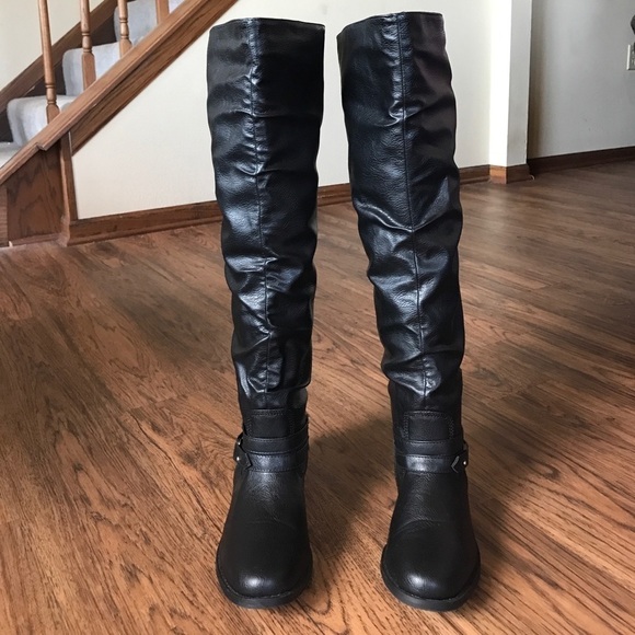 Black Boots with Silver Coil Design - Picture 8 of 15
